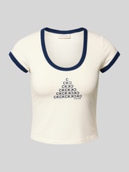 Cropped T-Shirt mit Rundhalsausschnitt von Calvin Klein Jeans - 36