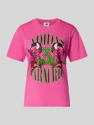 T-shirt z nadrukiem etykiety od adidas Sportswear - 2