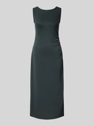 Sukienka midi z bocznym marszczeniem model ‘WONDO’ od OPUS Zielony - 17