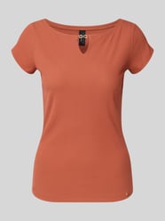 t-shirt z wycięciem od Marc Cain - 32