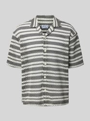 Relaxed Fit Kurzarmhemd mit Baumwoll-Anteil in Crochet-Optik von Jake*s Studio Men - 6