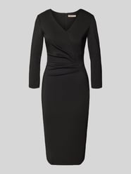 Knielanges Cocktailkleid mit V-Ausschnitt von Rinascimento - 28