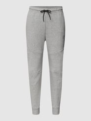 Slim Fit Sweatpants mit Label-Print von Nike Grau - 46