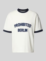 t-shirt z wyhaftowanym logo model 'Rush' od PROHIBITED - 11