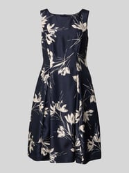 Knielanges Cocktailkleid mit Rundhalsausschnitt von Christian Berg Cocktail - 2