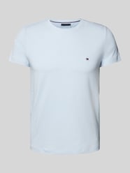 T-shirt o kroju slim fit z okrągłym dekoltem od Tommy Hilfiger - 42