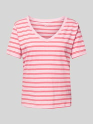 T-Shirt mit V-Ausschnitt Modell 'CHALAPI' von Mango Pink - 27