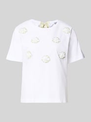 t-shirt z haftami i okrągłym dekoltem od MORE & MORE - 47