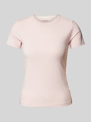 Slim Fit T-Shirt mit Label-Print von Guess Jeans Rosa - 48