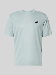 Regular Fit T-Shirt mit Logo-Print von adidas Training - 1