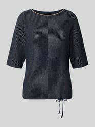 T-shirt z fakturowanym wzorem i troczkiem od Betty Barclay - 48
