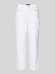 Jeansy o kroju relaxed fit z haftami od Marc Cain - 3