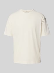 T-shirt z prążkowanym, okrągłym dekoltem model ‘GILBERD’ od DRYKORN - 40
