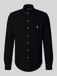 Koszula casualowa o kroju regular fit z wyhaftowanym logo i stójką od Polo Ralph Lauren - 24