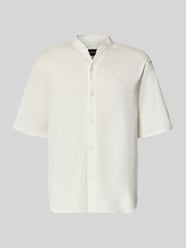 Regular Fit Freizeithemd mit V-Ausschnitt und Label-Stitching von Emporio Armani - 11