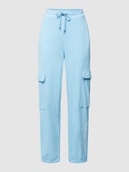 Jogpants mit Cargotaschen Modell 'SAFINE' von TheJoggConcept Blau - 19