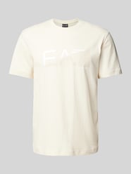 T-Shirt mit Label-Print von EA7 Emporio Armani Beige - 17