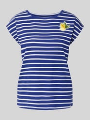 T-shirt z haftowanym motywem i dekoltem w kształcie litery O od Marc Cain - 17