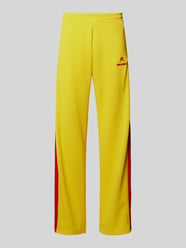 Regular Fit Sweatpants mit seitlichen Druckknopfleisten von REVIEW Gelb - 41