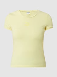 T-shirt o kroju classic fit z dodatkiem streczu  od PUMA PERFORMANCE Żółty - 44