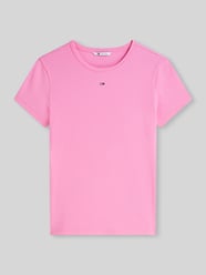 Slim Fit T-Shirt aus Baumwoll-Mix in Rippstrick von Tommy Jeans - 16