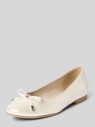 Ballerinas mit Schleifen-Detail und Strasssteinbesatz von Tamaris - 4
