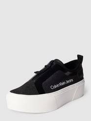 Sneakersy na platformie z nadrukiem z logo model ‘VULCANIZED FLATFORM’ od Calvin Klein Jeans Czarny - 30