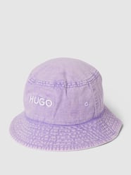 Czapka typu bucket hat z naszywką z logo model ‘Carol’ od HUGO Fioletowy - 9