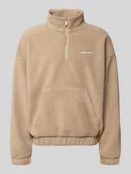 Troyer o kroju relaxed fit z wyhaftowanym logo model 'PUKA' od PEGADOR - 30