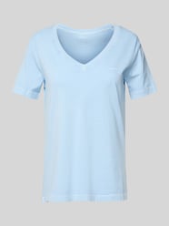 T-Shirt mit geripptem V-Ausschnitt von Gant - 15