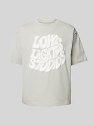 T-Shirt mit Label-Print Modell 'RETRO' von Low Lights Studios Grau - 14