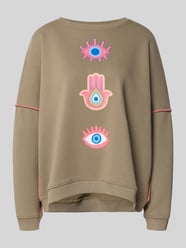 Sweatshirt mit überschnittenen Schultern und Rundhalsausschnitt von miss goodlife - 17