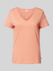 T-Shirt mit V-Ausschnitt von QS Orange - 11