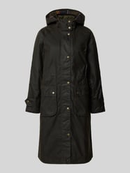 Płaszcz woskowany 2 w 1 o kroju regular fit z odpinanym kapturem model ‘LONG CANNICH’ od Barbour - 21
