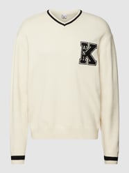 Strickpullover mit Label-Patch Modell 'Retro Patch' von KARL KANI Weiß - 15