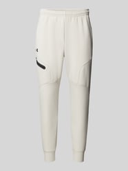 Regular Fit Sweatpants mit Reißverschlusstasche von Under Armour Beige - 12