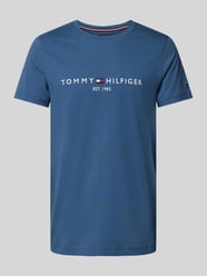 T-Shirt mit Label-Print von Tommy Hilfiger Blau - 47