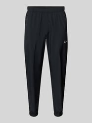 Kształt spodnie z nadrukiem z logo i kieszeniami wpuszczanymi od Nike Training - 29