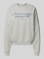 Sweatshirt mit Label- und Statement-Print Modell 'Wellness' von AIMN - 4