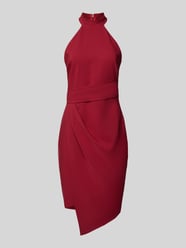 Cocktailkleid in ärmellosem Design von Lipsy Rot - 32