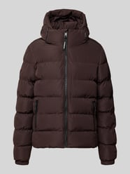 Kurtka pikowana z wyhaftowanym logo i kapturem od Superdry - 2