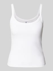 Tank top o kroju slim fit z mieszanki bawełny ekologicznej model 'MAY' od PIECES - 23