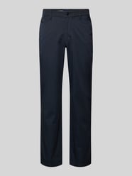 Chinosy o kroju regular fit z wpuszczanymi kieszeniami od Christian Berg Men - 2