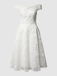 Brautkleid mit floralen Stickereien von TROYDEN COLLECTION Weiß - 28