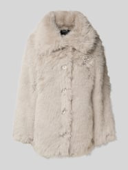 Kurtka z imitacji futra o kroju regular fit z broszką model ‘ASHIA’ od Only - 22