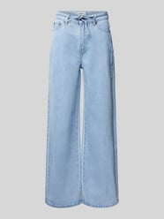 Wide leg jeans met strikceintuur, model 'Adanna' van moves - 1