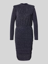 Knielanges Kleid mit Schulterpolstern von Rich & Royal - 32