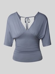Bluse aus Viskose-Mix mit V-Ausschnitt von Gina Tricot - 33