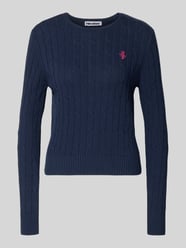 Sweter z dzianiny ze ściegiem warkoczowym i wyhaftowanym logo od REVIEW - 40