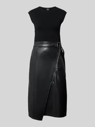 Getailleerde midi-jurk met rokdeel van kunstleer, model 'FLEDERI' van BOSS - 3